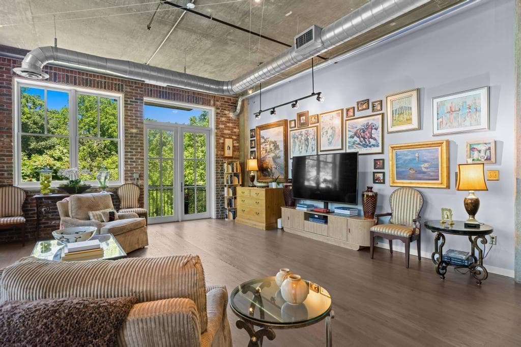 2 bedroom, 2 bathroom, 1,360 sq ft condominium for sale at 3235 Roswell Road 604, Atlanta, GA 30305 — photo 6
