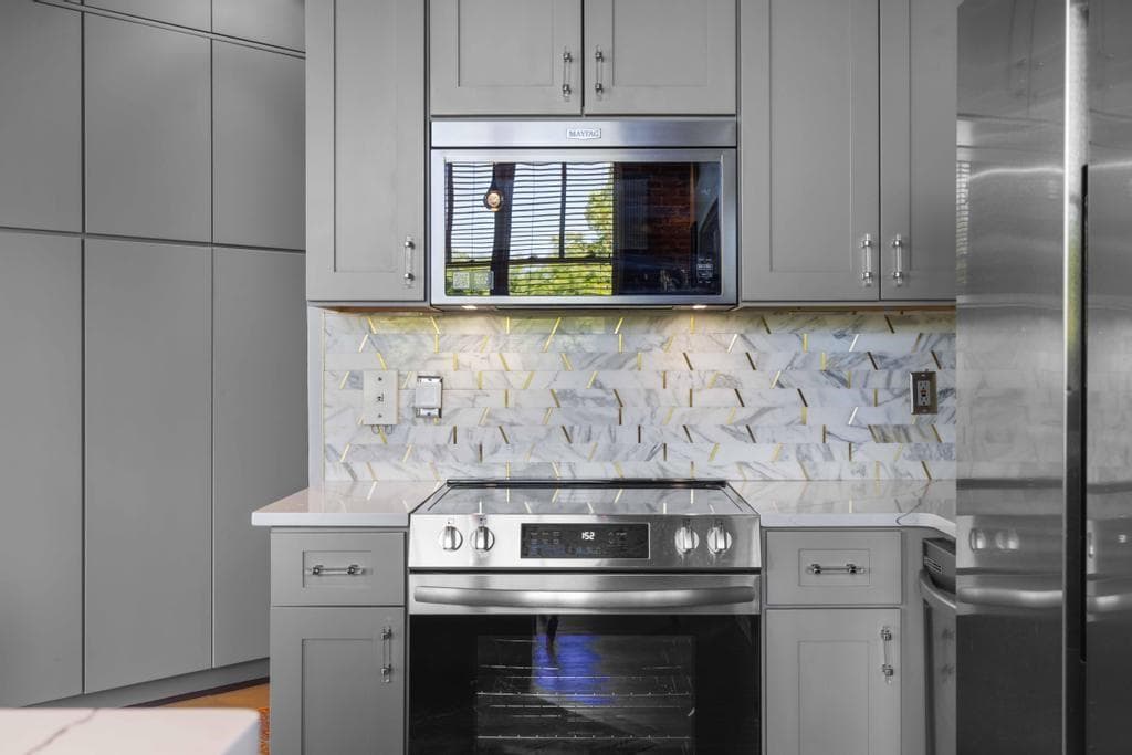 2 bedroom, 2 bathroom, 1,360 sq ft condominium for sale at 3235 Roswell Road 604, Atlanta, GA 30305 — photo 9