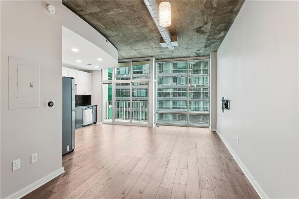 1 bedroom, 1 bathroom, 696 sq ft condominium for sale at 923 Peachtree Street 1523, Atlanta, GA 30309 — photo 3