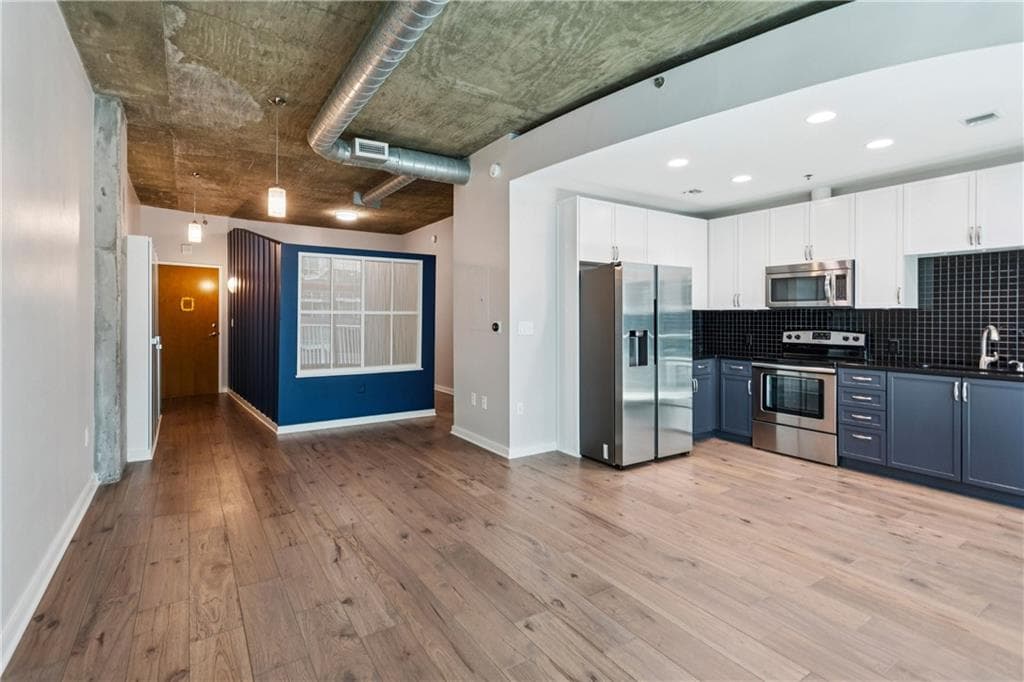 1 bedroom, 1 bathroom, 696 sq ft condominium for sale at 923 Peachtree Street 1523, Atlanta, GA 30309