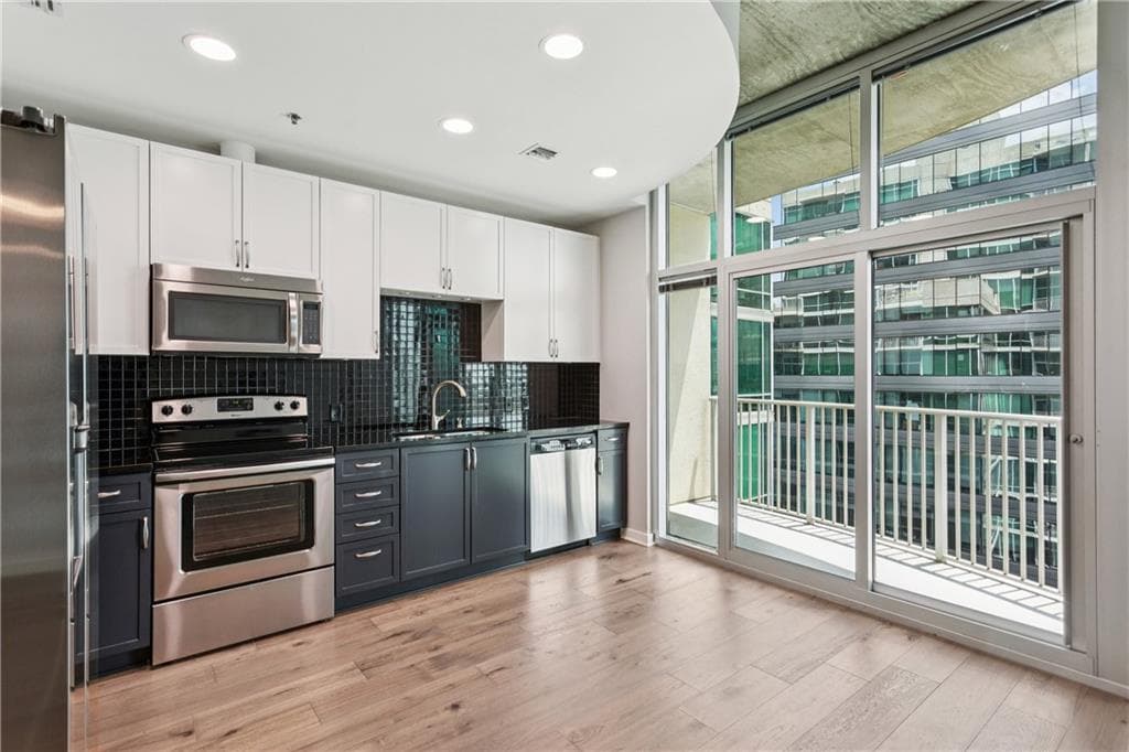 1 bedroom, 1 bathroom, 696 sq ft condominium for sale at 923 Peachtree Street 1523, Atlanta, GA 30309 — photo 8