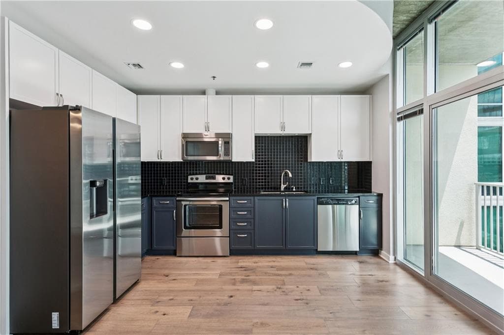 1 bedroom, 1 bathroom, 696 sq ft condominium for sale at 923 Peachtree Street 1523, Atlanta, GA 30309 — photo 9