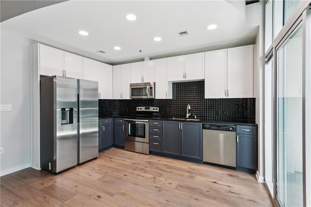 1 bedroom, 1 bathroom, 696 sq ft condominium for sale at 923 Peachtree Street 1523, Atlanta, GA 30309 — photo 10