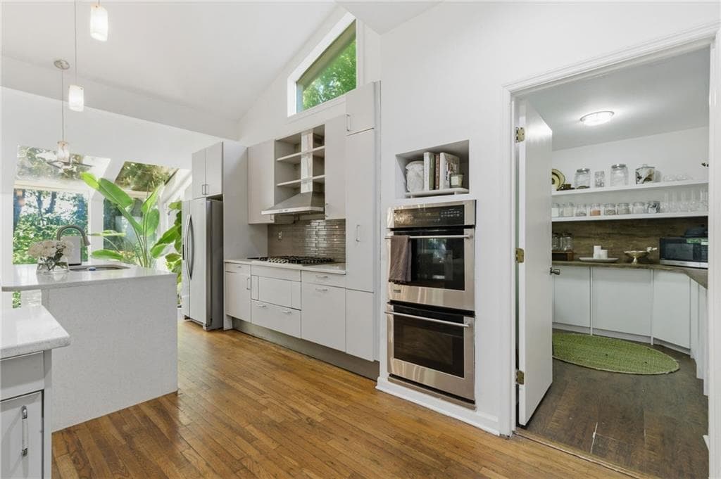 6 bedroom, 5 bathroom, 7,879 sq ft single family residence under contract at 535 Cutwater Trail, Atlanta, GA 30328 — photo 6