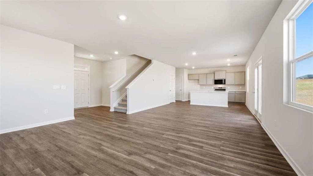 4 bedroom, 3 bathroom, 2,170 sq ft single family residence for sale at 105 White Spruce Way, Newnan, GA 30265 — photo 2
