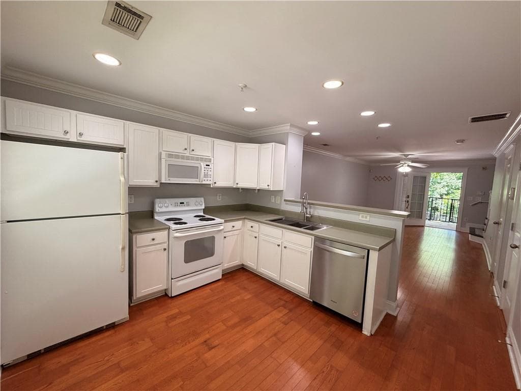 2 bedroom, 3 bathroom, 1,168 sq ft condominium under contract at 1035 Barnett Shoals Road 623, Athens, GA 30605 — photo 10