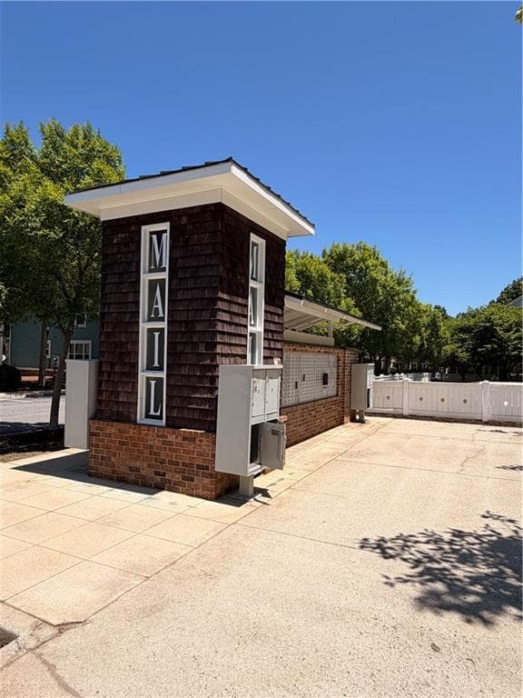 2 bedroom, 3 bathroom, 1,168 sq ft condominium under contract at 1035 Barnett Shoals Road 623, Athens, GA 30605 — photo 5