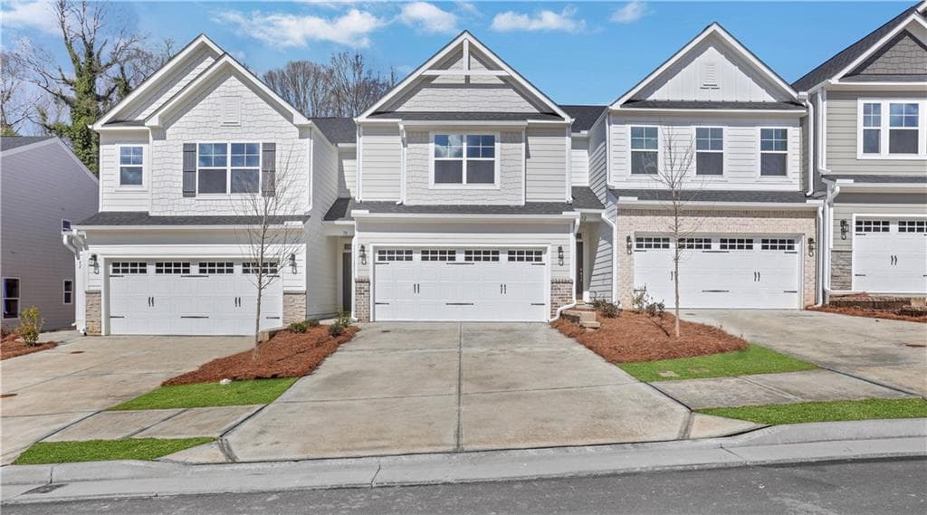 3 bedroom, 3 bathroom, 2,062 sq ft townhouse under contract at 3 Trace Bluff, Dawsonville, GA 30534 — photo 2