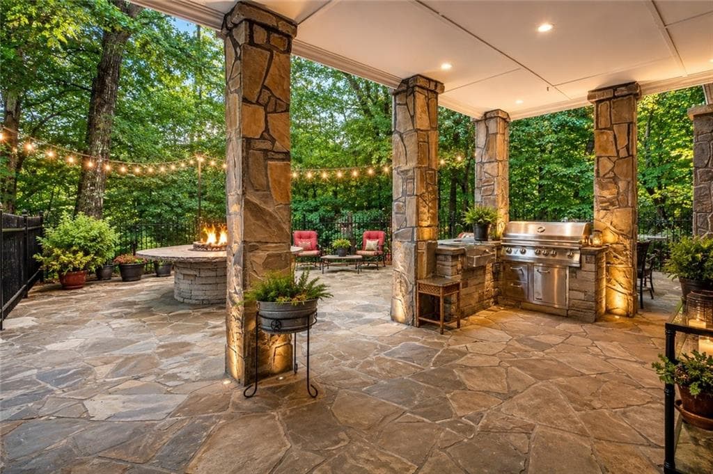 5 bedroom, 6 bathroom, 7,384 sq ft single family residence for sale at 9035 River Run, Atlanta, GA 30350 — photo 3