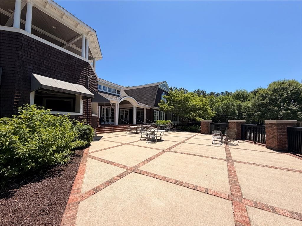 2 bedroom, 3 bathroom, 1,168 sq ft condominium under contract at 1035 Barnett Shoals Road 623, Athens, GA 30605 — photo 6