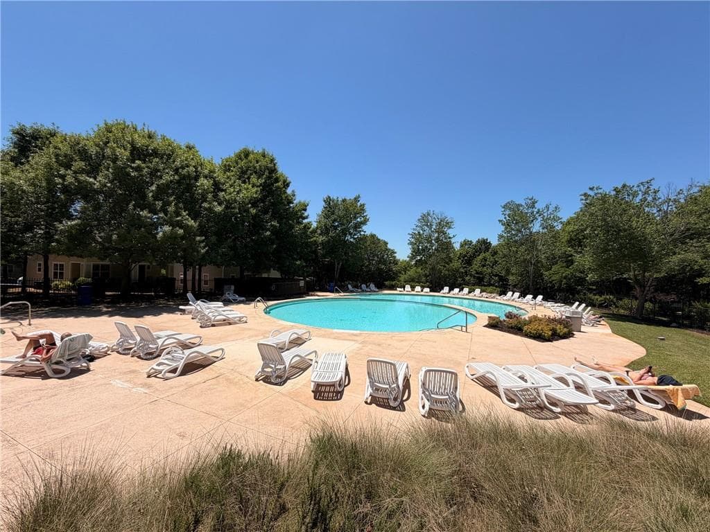 2 bedroom, 3 bathroom, 1,168 sq ft condominium under contract at 1035 Barnett Shoals Road 623, Athens, GA 30605 — photo 4
