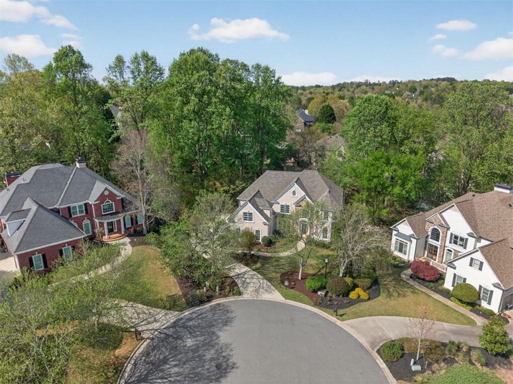 5 bedroom, 4 bathroom, 4,331 sq ft single family residence under contract at 6130 Banbury Court, Suwanee, GA 30024 — photo 4