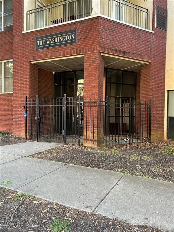 2 bedroom, 1 bathroom, 862 sq ft condominium sold at 870 Mayson Turner Road 1210, Atlanta, GA 30314