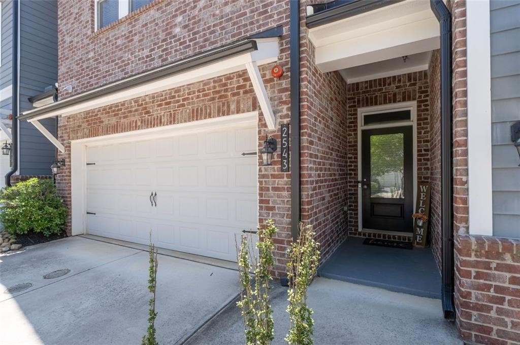 3 bedroom, 4 bathroom, 2,313 sq ft townhouse for sale at 2543 Oakbourne Lane, Smyrna, GA 30080 — photo 2