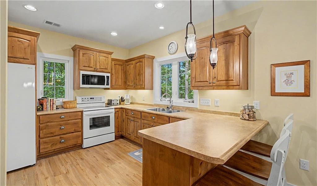 3 bedroom, 3 bathroom, 2,228 sq ft single family residence under contract at 498 Amicalola Woods Road, Dawsonville, GA 30534 — photo 8
