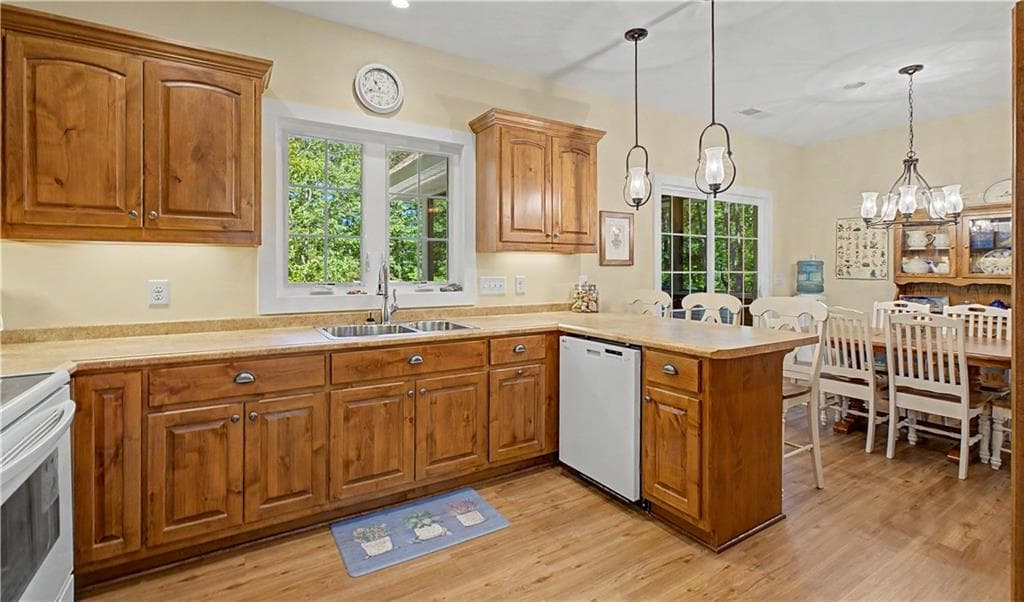 3 bedroom, 3 bathroom, 2,228 sq ft single family residence under contract at 498 Amicalola Woods Road, Dawsonville, GA 30534 — photo 10