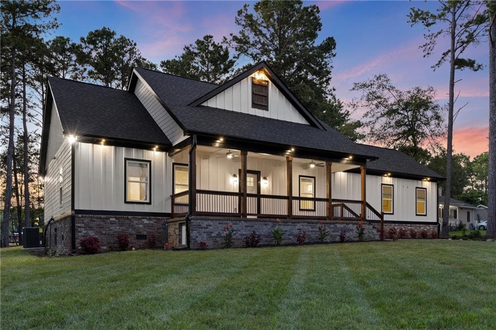 4 bedroom, 3 bathroom, 2,352 sq ft single family residence for sale at 98 W Reese Street, Monroe, GA 30655 — photo 2