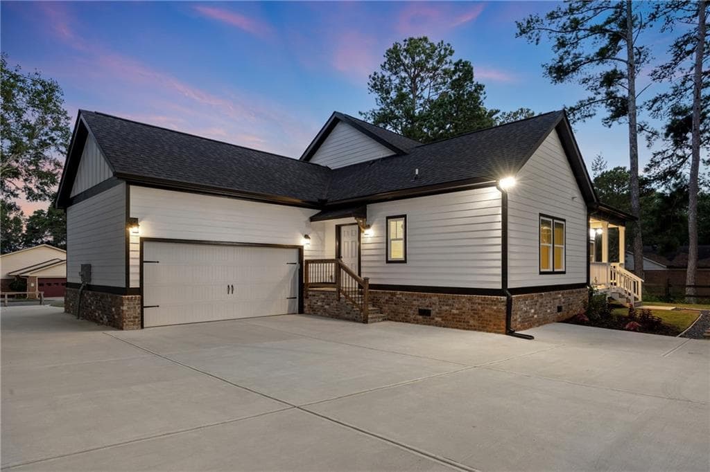 4 bedroom, 3 bathroom, 2,352 sq ft single family residence for sale at 98 W Reese Street, Monroe, GA 30655 — photo 3