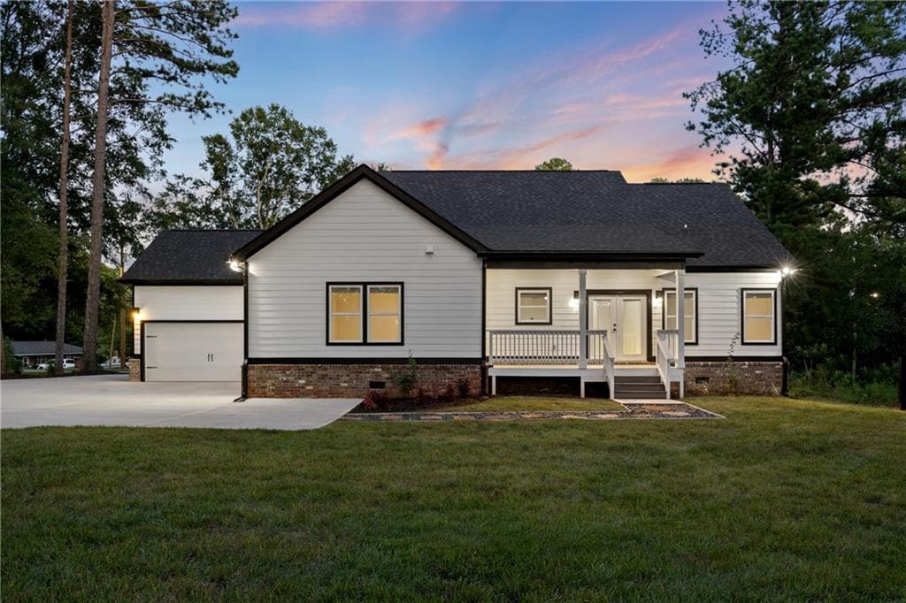4 bedroom, 3 bathroom, 2,352 sq ft single family residence for sale at 98 W Reese Street, Monroe, GA 30655 — photo 4