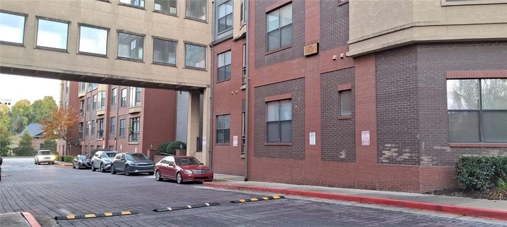 2 bedroom, 2 bathroom, 1,155 sq ft condominium for sale at 400 17th Street 2129, Atlanta, GA 30363 — photo 2