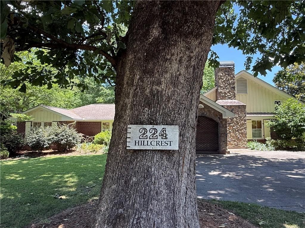 3 bedroom, 3 bathroom, 2,763 sq ft single family residence for sale at 224 Hillcrest Drive, Calhoun, GA 30701 — photo 4