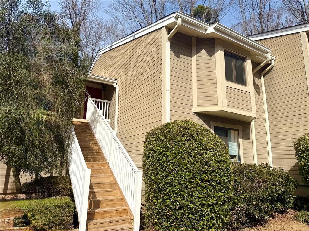 2 bedroom, 2 bathroom, 1,209 sq ft condominium for sale at 2897 Torreya Way, Marietta, GA 30067 — photo 1 of 43