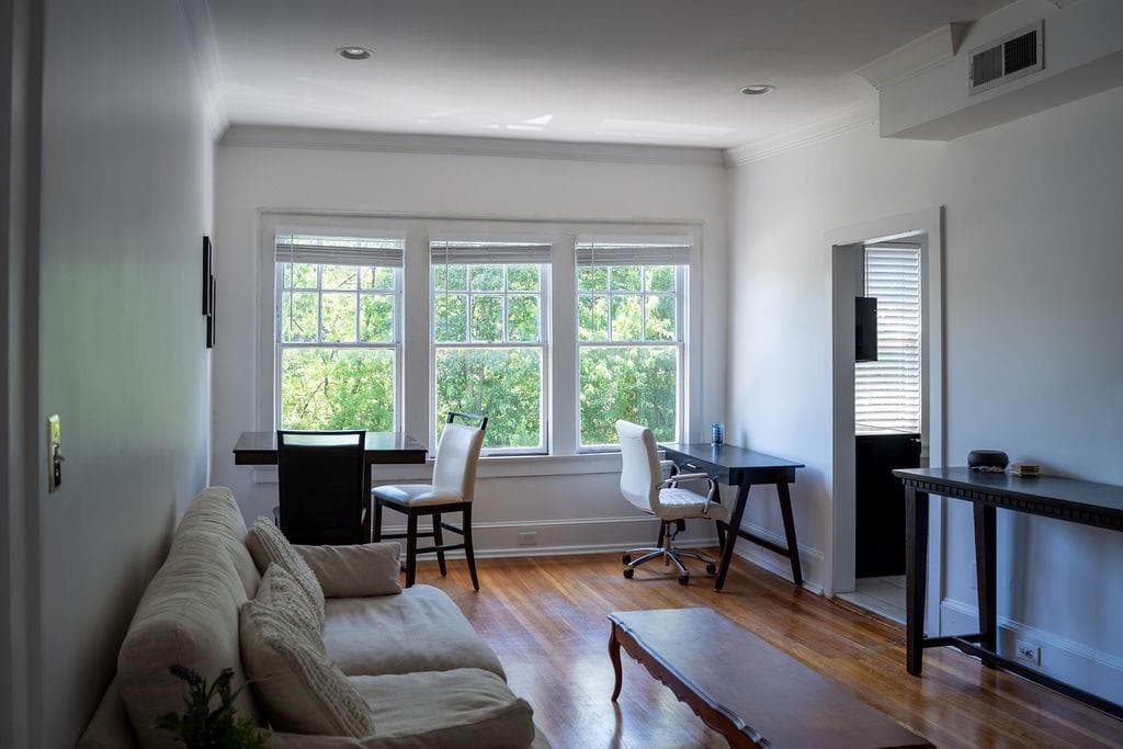 1 bedroom, 1 bathroom, 790 sq ft condominium for sale at 690 Piedmont Avenue 17, Atlanta, GA 30308 — photo 3