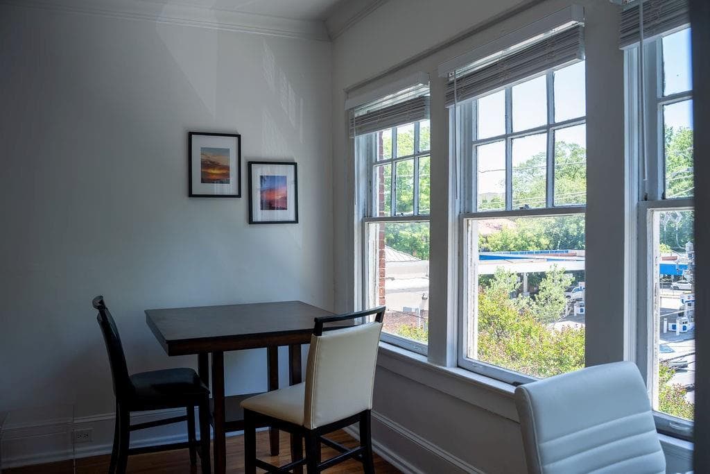 1 bedroom, 1 bathroom, 790 sq ft condominium for sale at 690 Piedmont Avenue 17, Atlanta, GA 30308 — photo 4