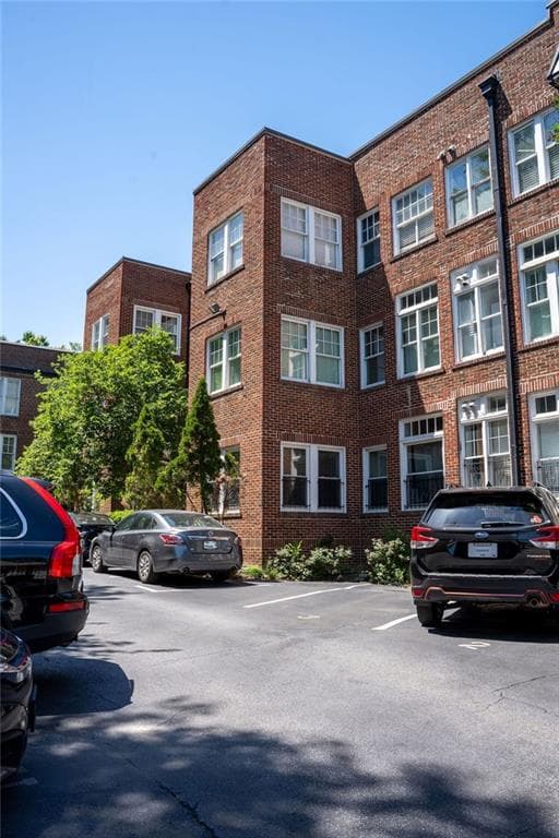 1 bedroom, 1 bathroom, 790 sq ft condominium for sale at 690 Piedmont Avenue 17, Atlanta, GA 30308 — photo 1 of 18