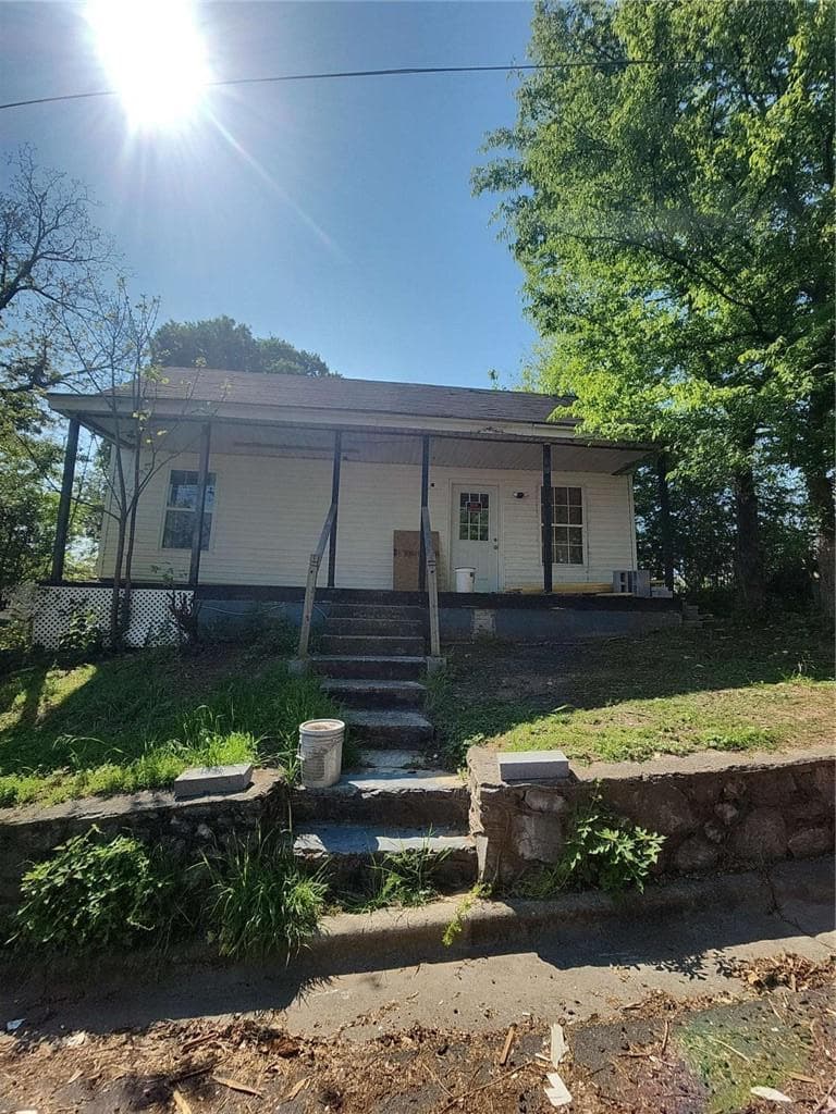 3 bedroom, 1 bathroom, 1,320 sq ft single family residence for sale at 5 Ross Street, Rome, GA 30161