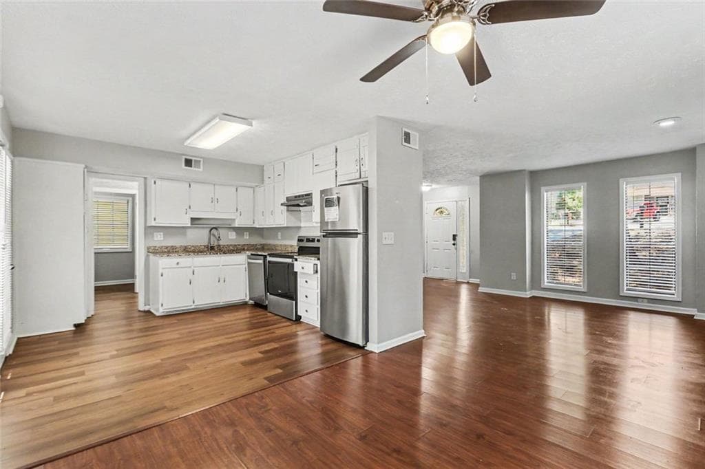 3 bedroom, 3 bathroom, 1,592 sq ft single family residence for sale at 1012 Ascot Court, Riverdale, GA 30296 — photo 7