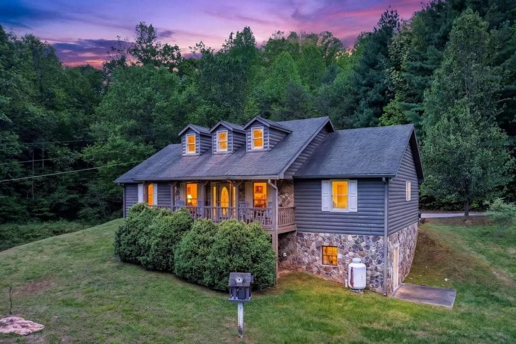 9 bedroom, 5 bathroom, 4,285 sq ft single family residence for sale at 353 Sunrise Road, Blue Ridge, GA 30513 — photo 4