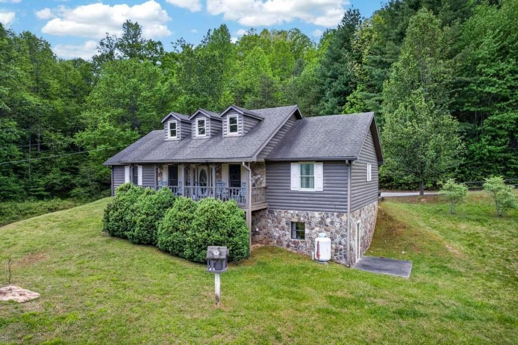 9 bedroom, 5 bathroom, 4,285 sq ft single family residence for sale at 353 Sunrise Road, Blue Ridge, GA 30513 — photo 5