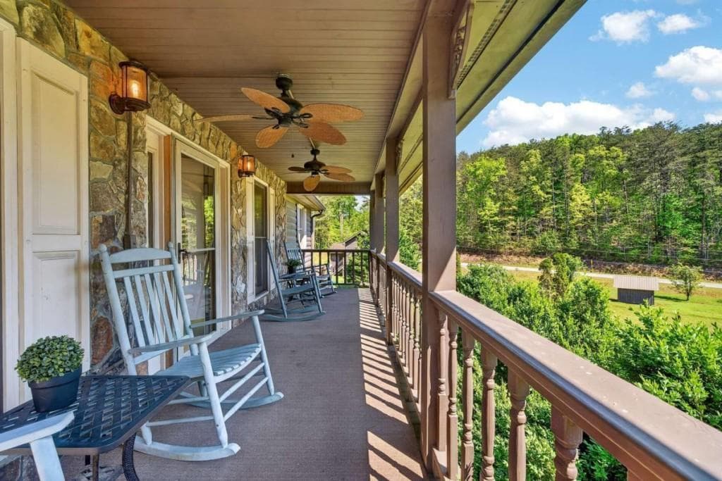 9 bedroom, 5 bathroom, 4,285 sq ft single family residence for sale at 353 Sunrise Road, Blue Ridge, GA 30513 — photo 7