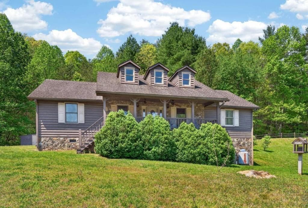 9 bedroom, 5 bathroom, 4,285 sq ft single family residence for sale at 353 Sunrise Road, Blue Ridge, GA 30513 — photo 8