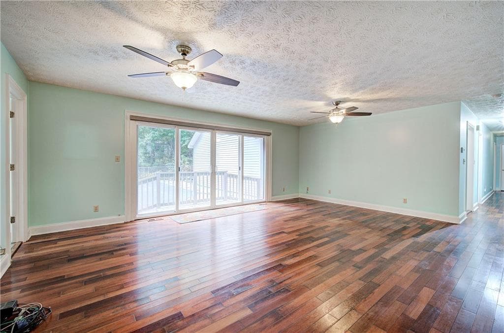 3 bedroom, 4 bathroom, 2,612 sq ft single family residence under contract at 65 Gaddis Road, Cartersville, GA 30120 — photo 8