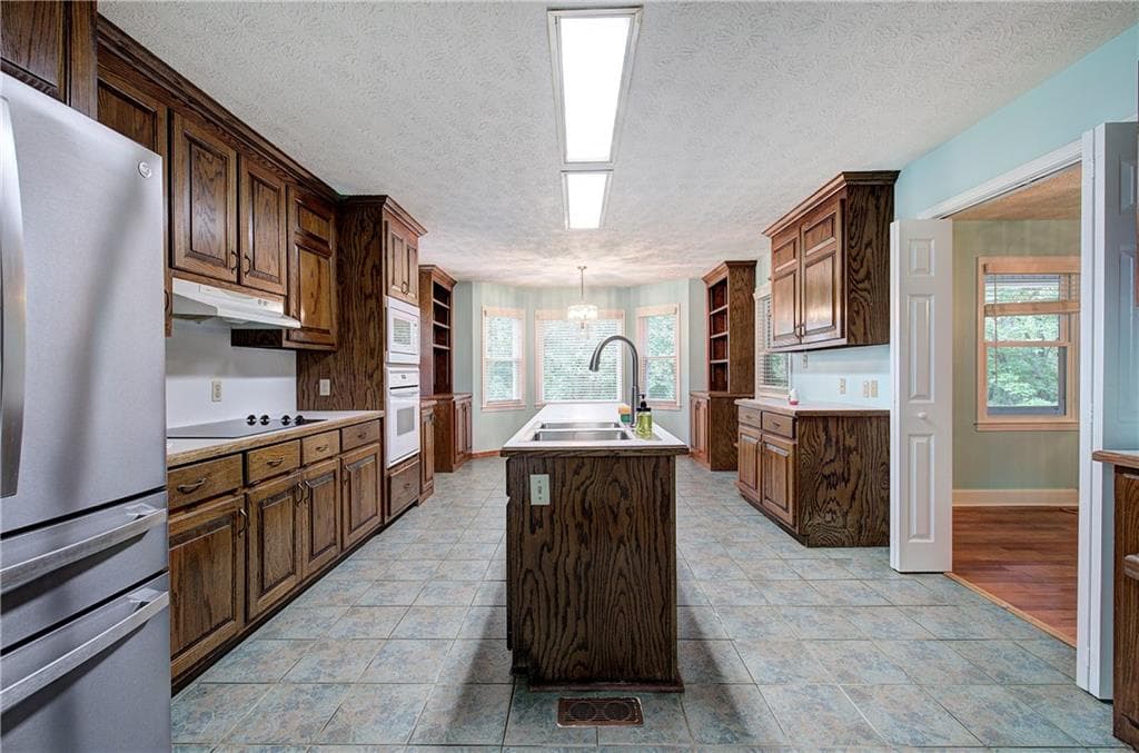 3 bedroom, 4 bathroom, 2,612 sq ft single family residence under contract at 65 Gaddis Road, Cartersville, GA 30120 — photo 10