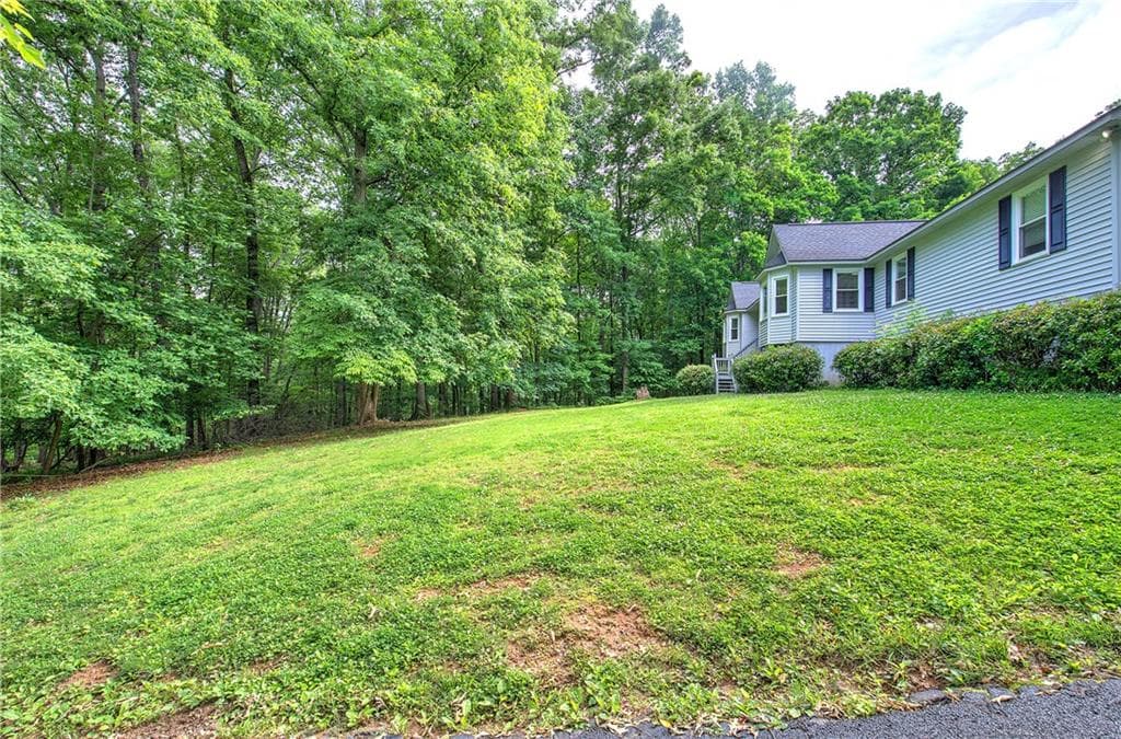 3 bedroom, 4 bathroom, 2,612 sq ft single family residence under contract at 65 Gaddis Road, Cartersville, GA 30120 — photo 3