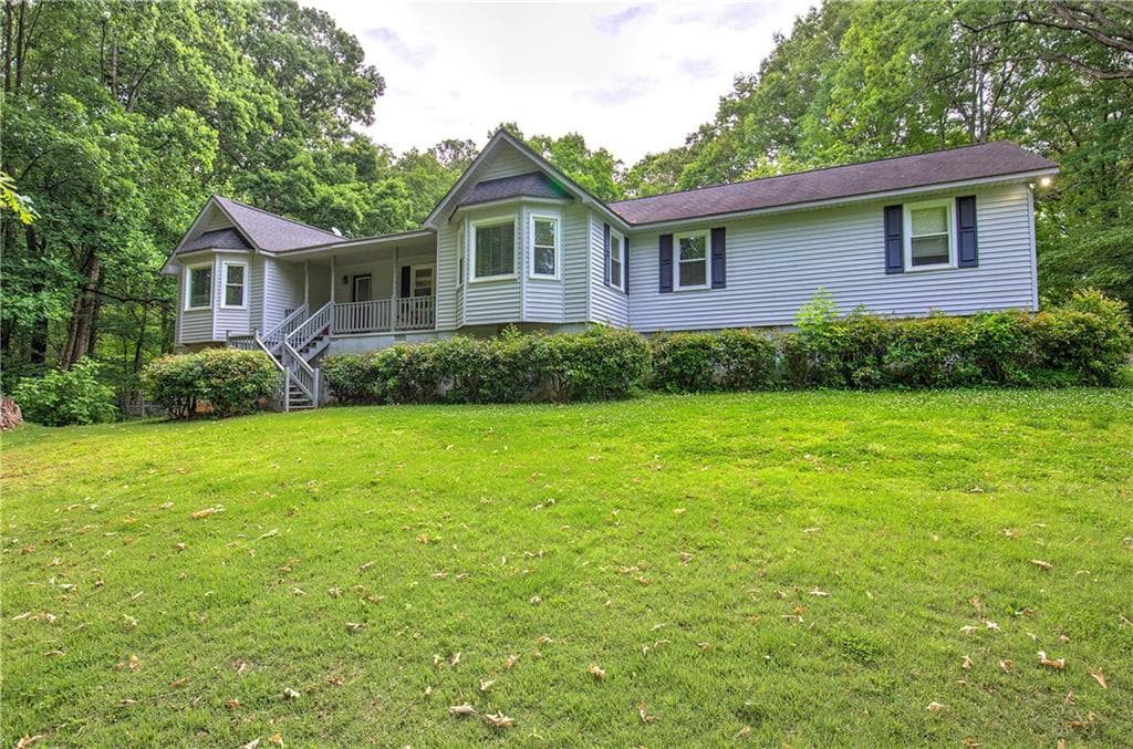 3 bedroom, 4 bathroom, 2,612 sq ft single family residence under contract at 65 Gaddis Road, Cartersville, GA 30120 — photo 2