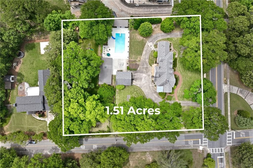 5 bedroom, 5 bathroom, 5,066 sq ft single family residence under contract at 511 Dixon Drive, Gainesville, GA 30501 — photo 3