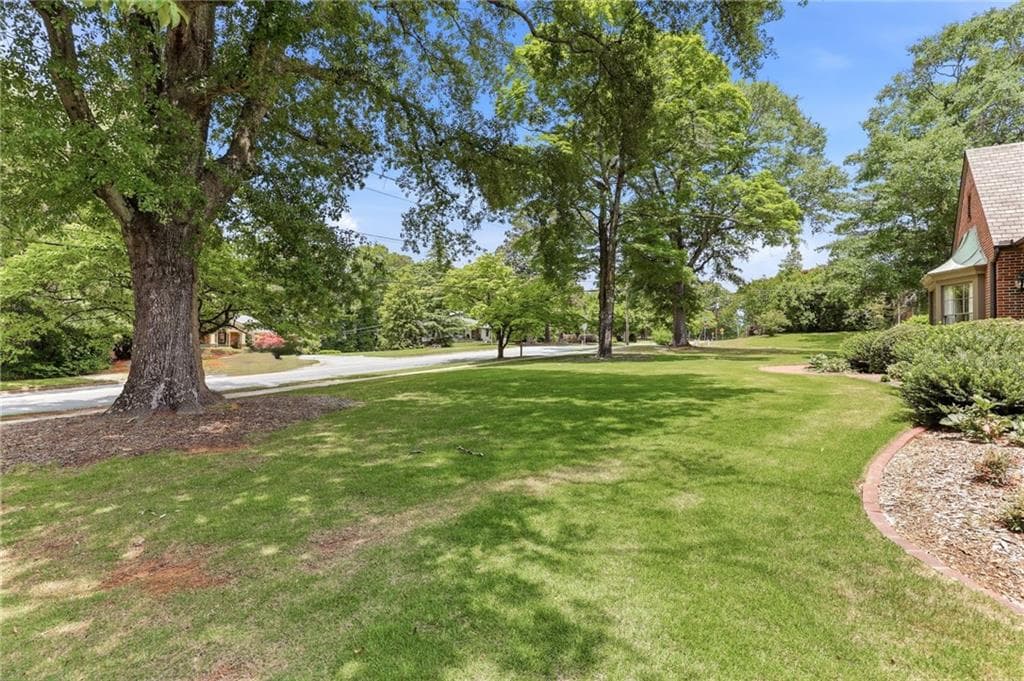 5 bedroom, 5 bathroom, 5,066 sq ft single family residence under contract at 511 Dixon Drive, Gainesville, GA 30501 — photo 6