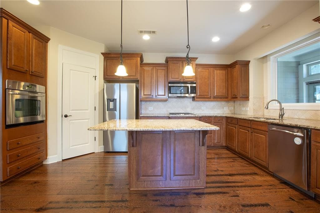 3 bedroom, 3 bathroom, 2,739 sq ft single family residence for sale at 3377 Sweet Plum Trace, Gainesville, GA 30504 — photo 4