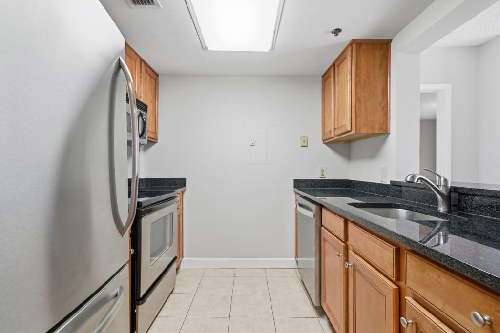 2 bedroom, 2 bathroom, 1,028 sq ft condominium for sale at 1280 W Peachtree Street 2009, Atlanta, GA 30309 — photo 7