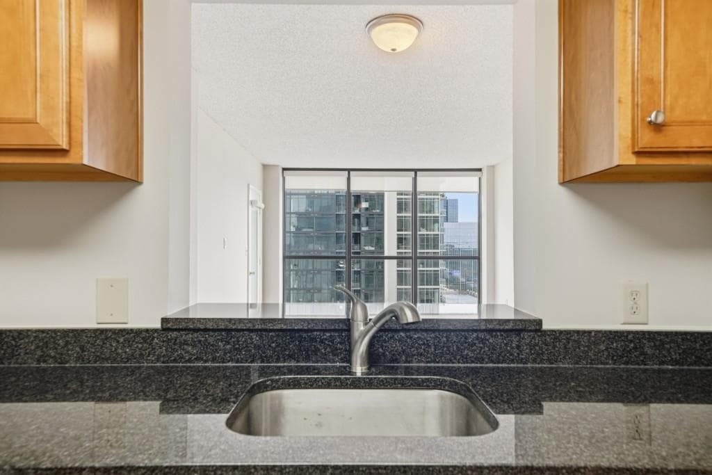 2 bedroom, 2 bathroom, 1,028 sq ft condominium for sale at 1280 W Peachtree Street 2009, Atlanta, GA 30309 — photo 9