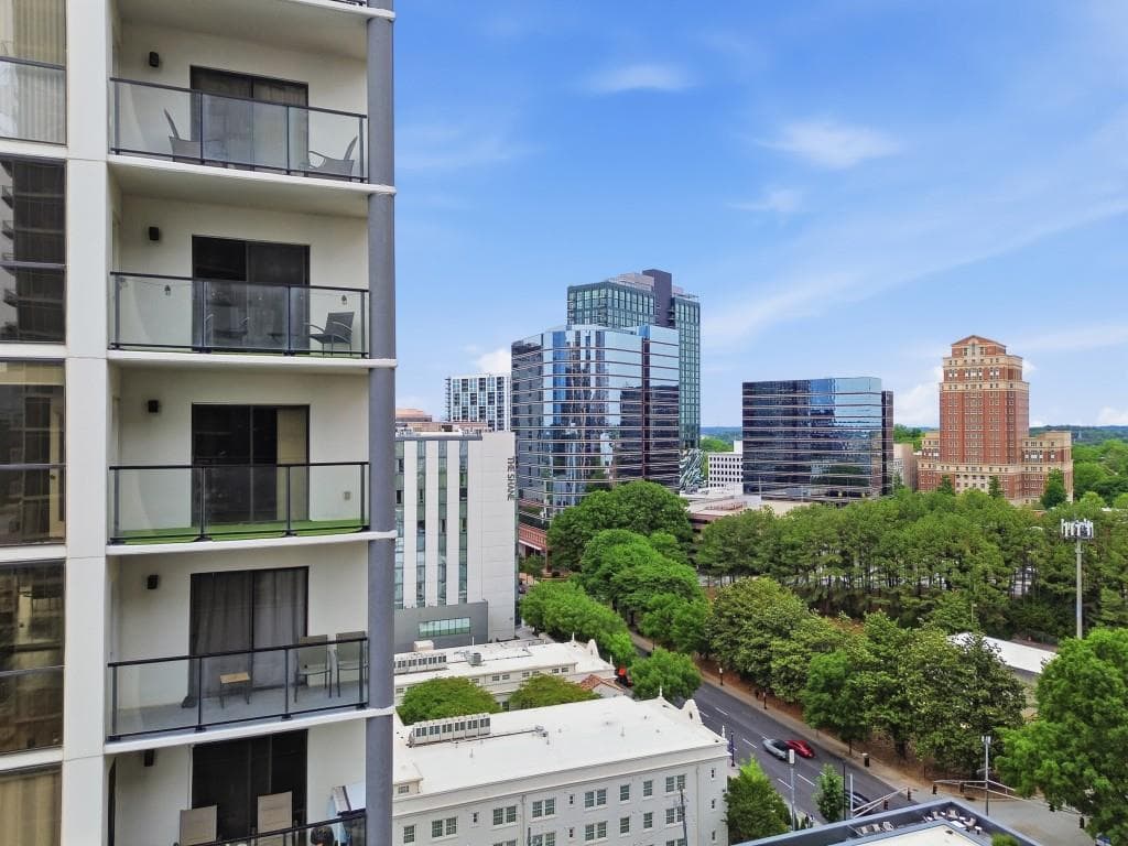 2 bedroom, 2 bathroom, 1,028 sq ft condominium for sale at 1280 W Peachtree Street 2009, Atlanta, GA 30309