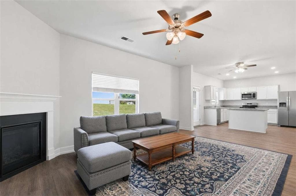 4 bedroom, 3 bathroom, 2,288 sq ft single family residence for sale at 5760 Barrington Run, Union City, GA 30291 — photo 4