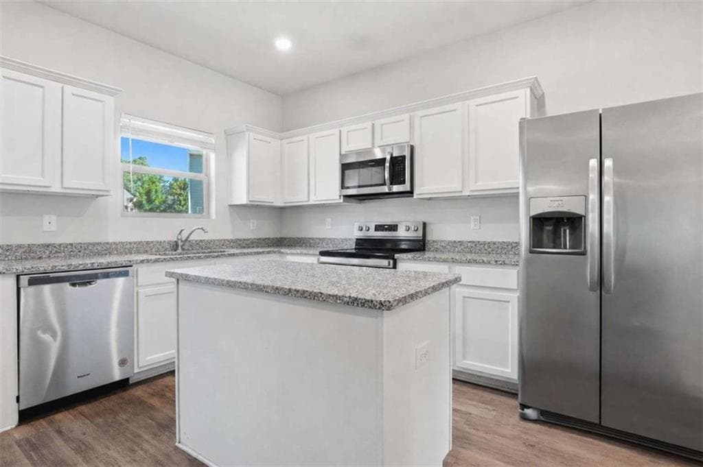 4 bedroom, 3 bathroom, 2,288 sq ft single family residence for sale at 5760 Barrington Run, Union City, GA 30291 — photo 7