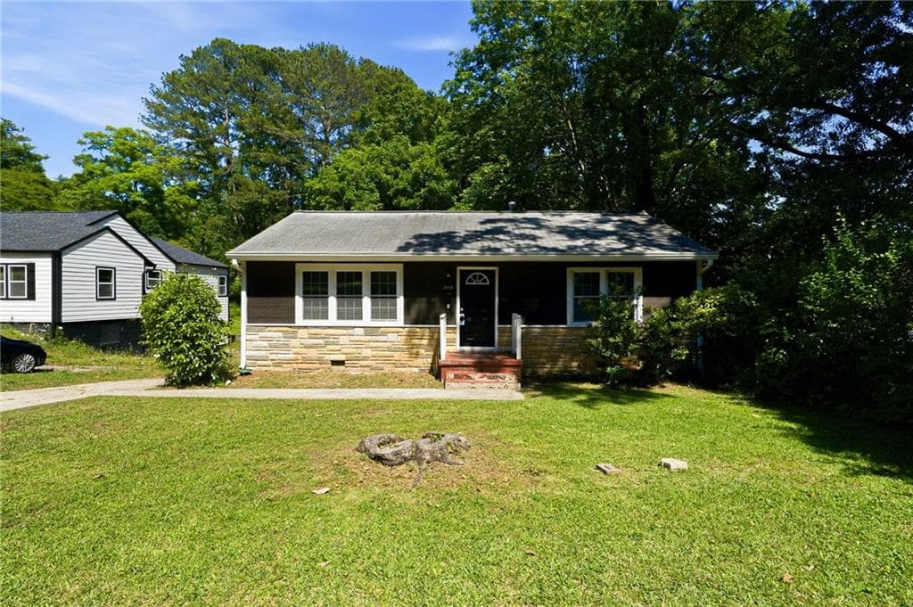 3 bedroom, 1 bathroom, 1,000 sq ft single family residence for sale at 2666 Blount Street, Atlanta, GA 30344 — photo 1 of 29