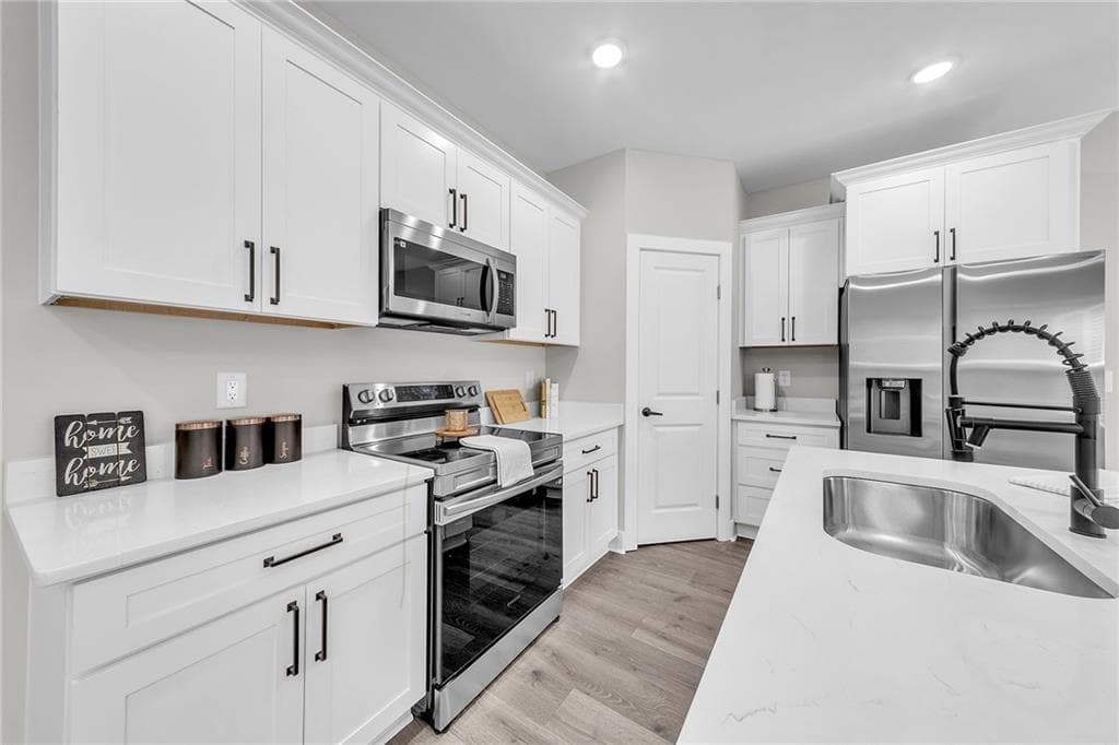 3 bedroom, 3 bathroom, 1,711 sq ft single family residence under contract at 717 Scales Street, Griffin, GA 30224 — photo 6