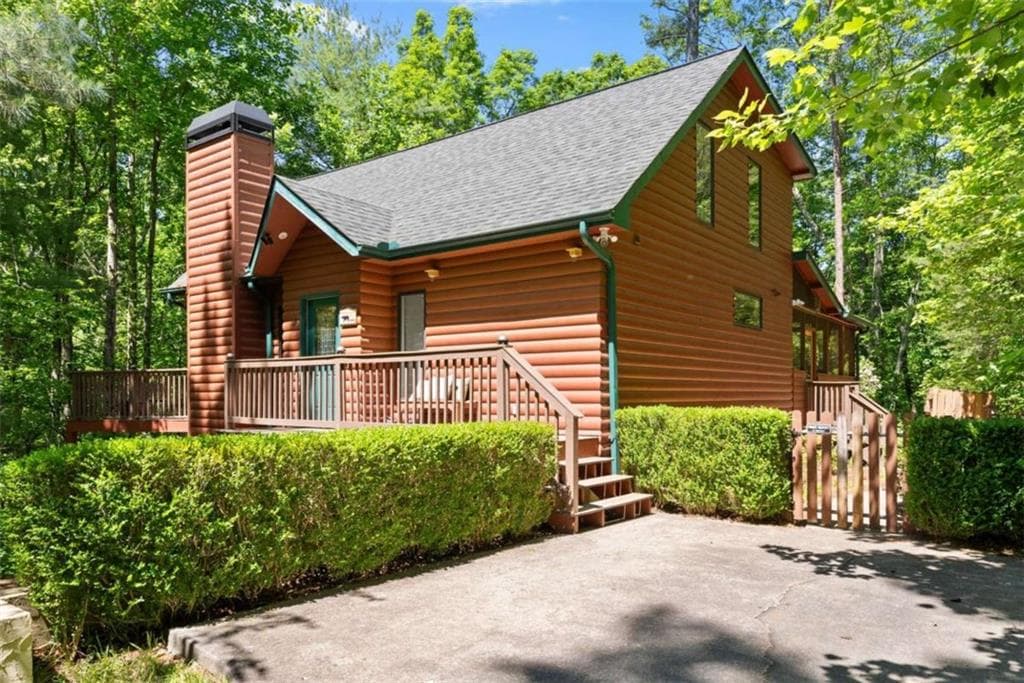 3 bedroom, 4 bathroom, 2,604 sq ft single family residence sold at 1688 Bahn Innsbruck, Helen, GA 30545
